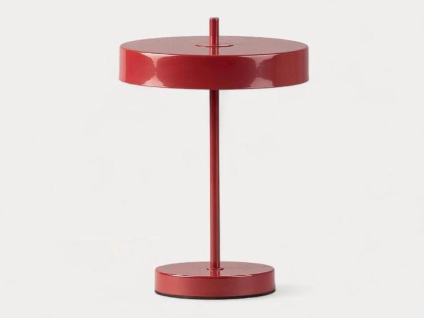 Lámpara de mesa Dimmable de Metal Eloy, disponible en The Masie por 16,95 €.