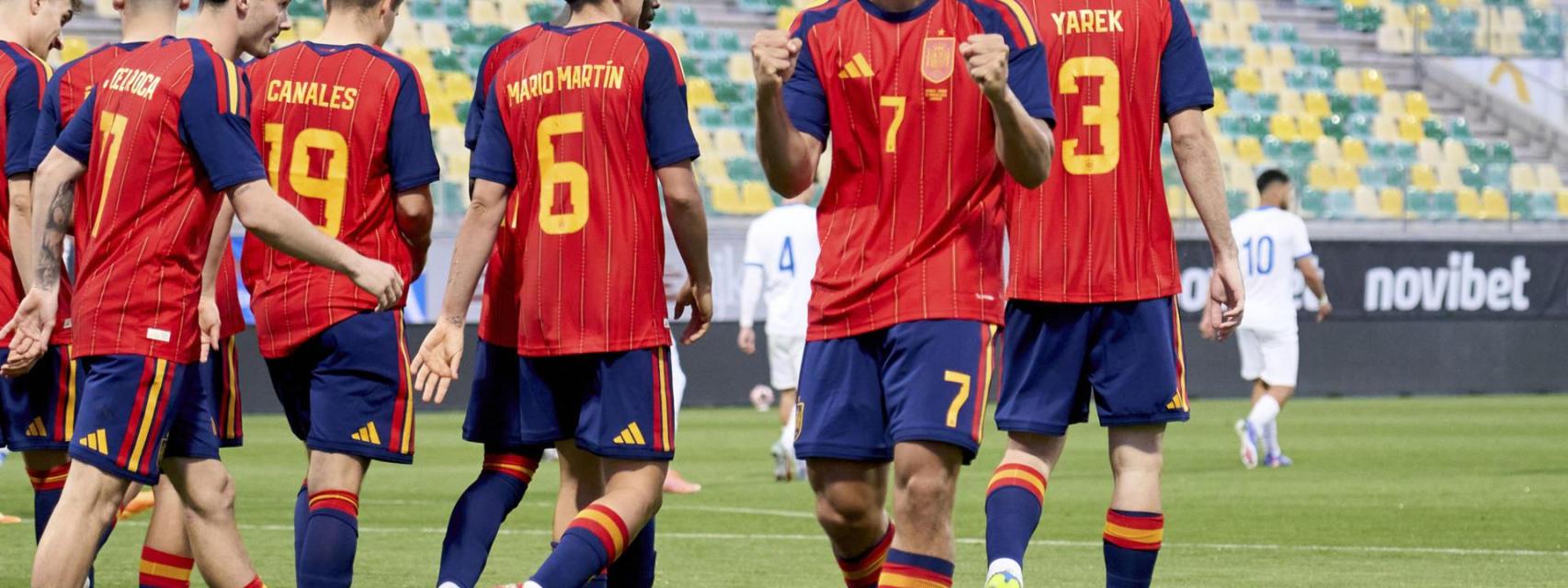 Gonzalo García celebra un gol con la sub21 de España