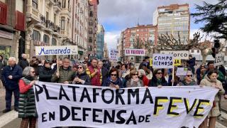 Corte de tráfico reivindicativo de la Plataforma en Defensa de Feve de León, el pasado 14 de marzo