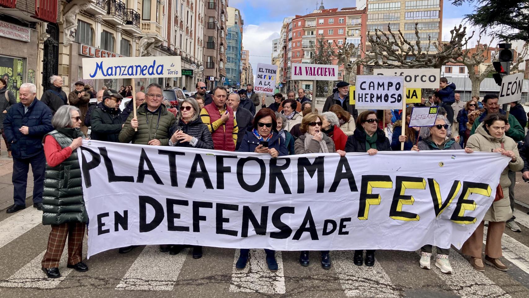 Corte de tráfico reivindicativo de la Plataforma en Defensa de Feve de León, el pasado 14 de marzo