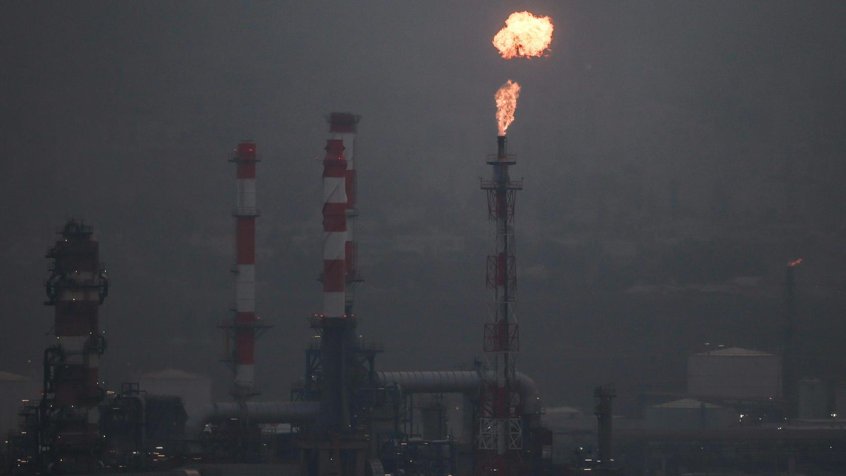 Una refinería de petróleo tras un ataque iraní que, según el Ministerio de Energía de Israel, no causó daños significativos.