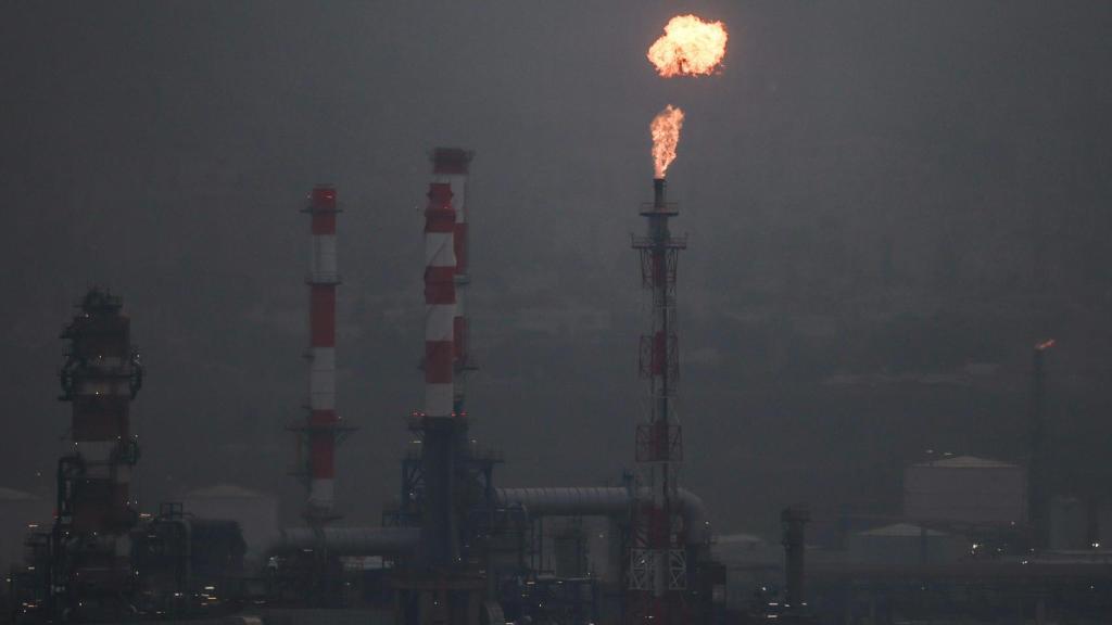Una refinería de petróleo tras un ataque iraní que, según el Ministerio de Energía de Israel, no causó daños significativos.