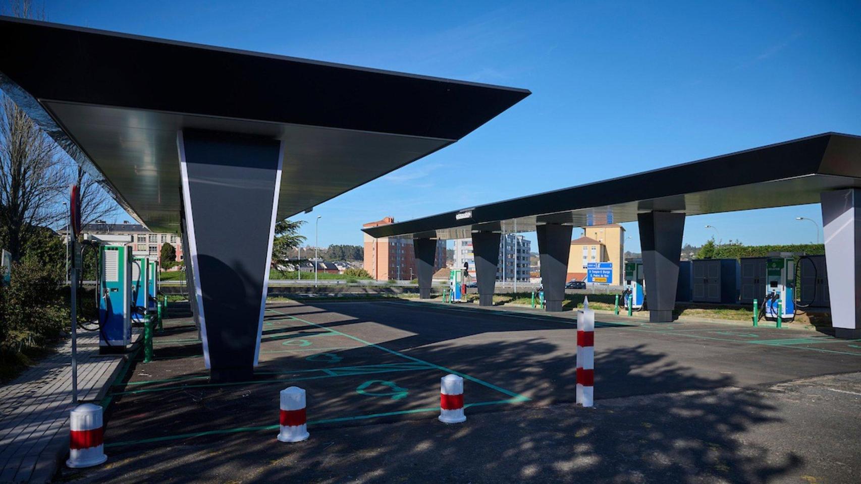 La primera electrolinera en entrar en funcionamiento es la del área de servicio de O Burgo (A Coruña)