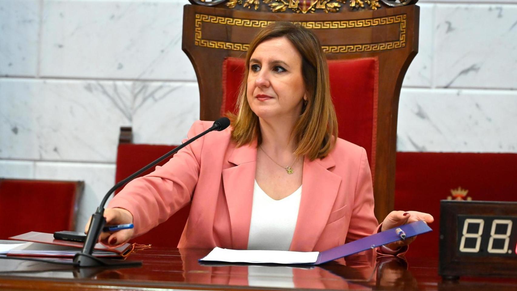 María José Catalá en el pleno del Ayuntamiento de Valencia este martes. EE