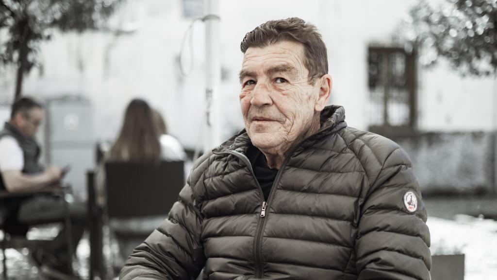 El juez Emilio Calatayud posa en el Albaicín para la entrevista con EL ESPAÑOL