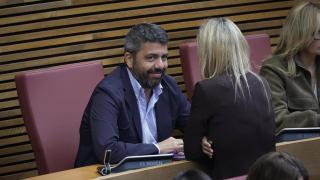 Carlos Mazón, en el pleno de este martes. José Cuéllar / Corts