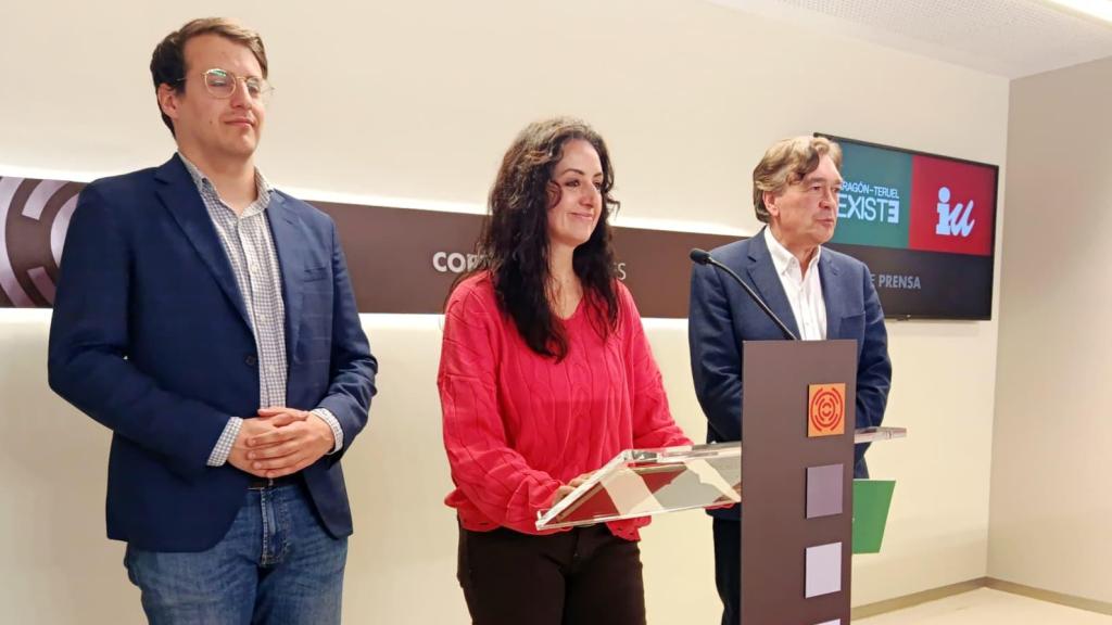 Jorge Pueyo (Chunta), Marta Abengochea (IU) y Tomás Guitarte (Teruel Existe), en rueda de prensa