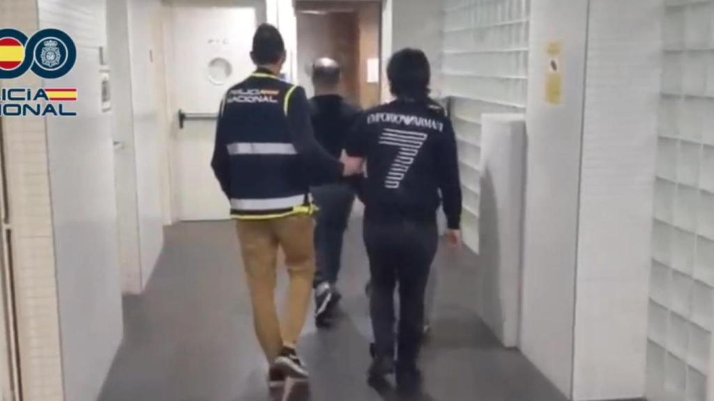 Dos de los sospechosos arrestados en la operación.