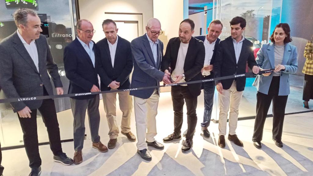 Directivos del Grupo Vypsa en la nueva apertura