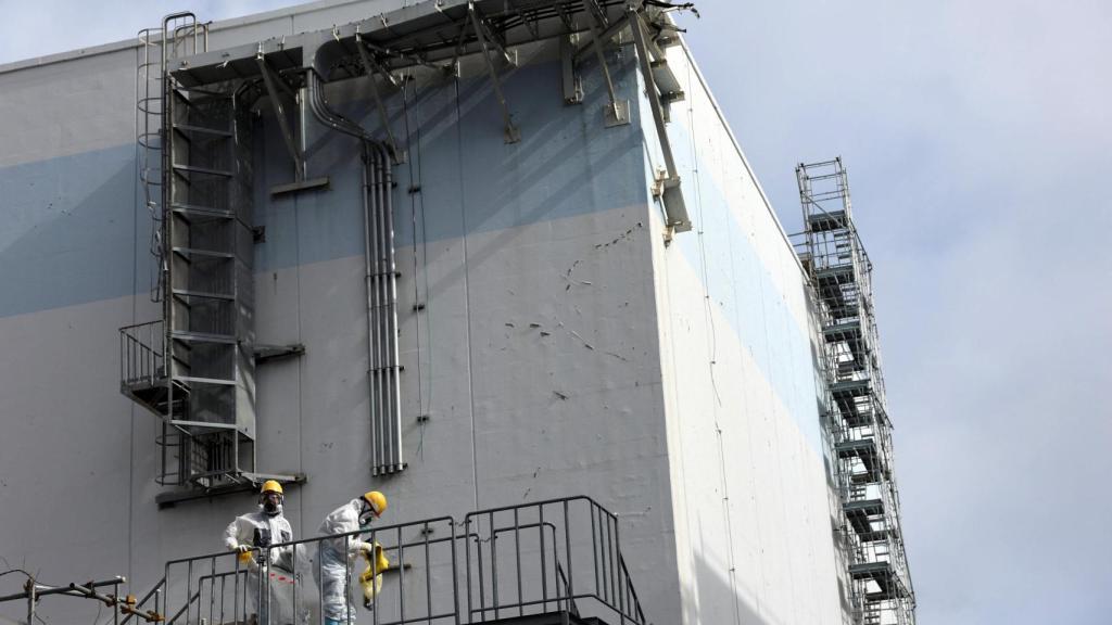 Disassembly operations at the Fukushima Daiichi plant.