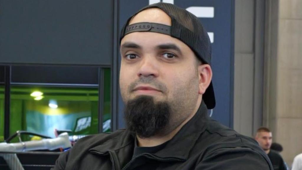 Adrián.