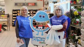 Los clientes tuvieron la opción de realizar dos tipos de donaciones: de producto, en las tiendas en las que se contó con voluntarios, y económica, a su paso por caja.