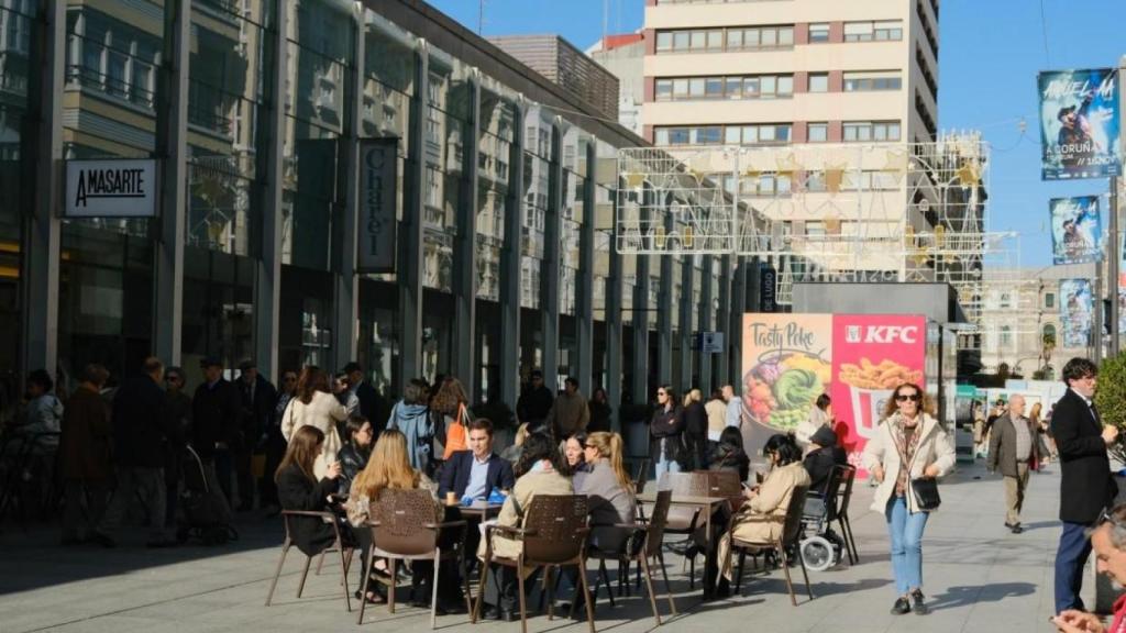 Una terraza en la plaza de Lugo.