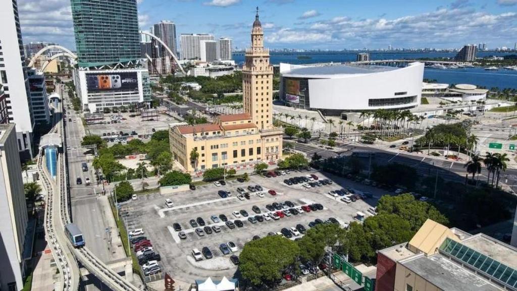 Plot next to the Miami Freedom Tower where the presidential library will be built.