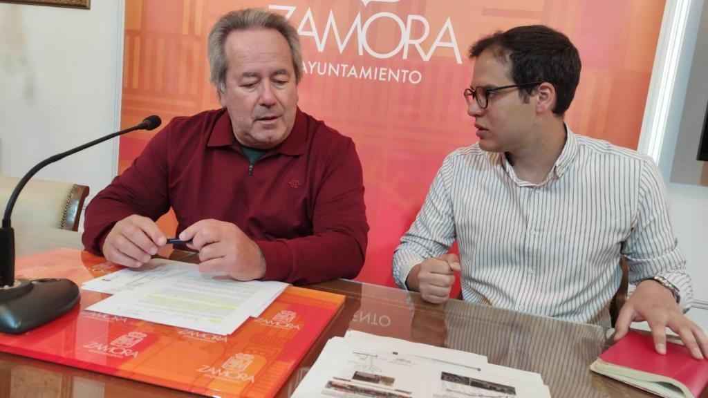 El alcalde, Francisco Guarido y el concejal de obras, Pablo Novo.