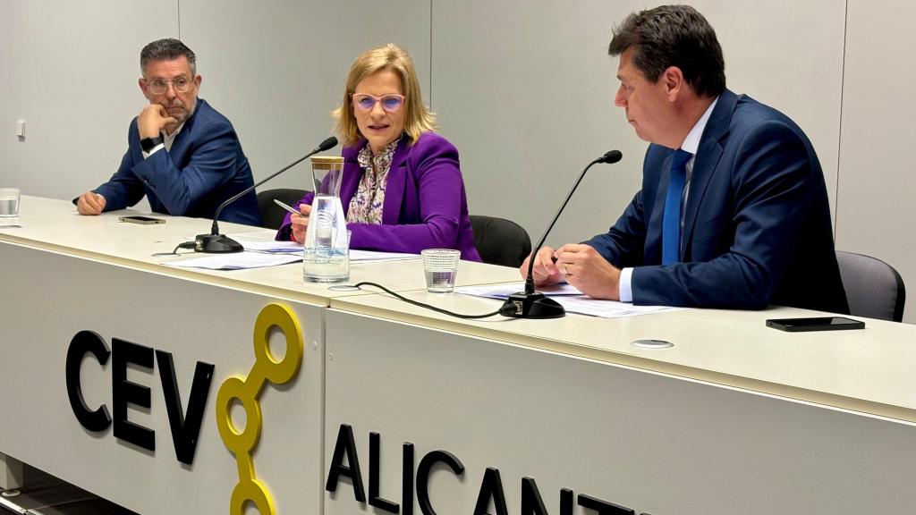 La patronal alicantina afea a la delegada del Gobierno la infrafinanciación de la provincia