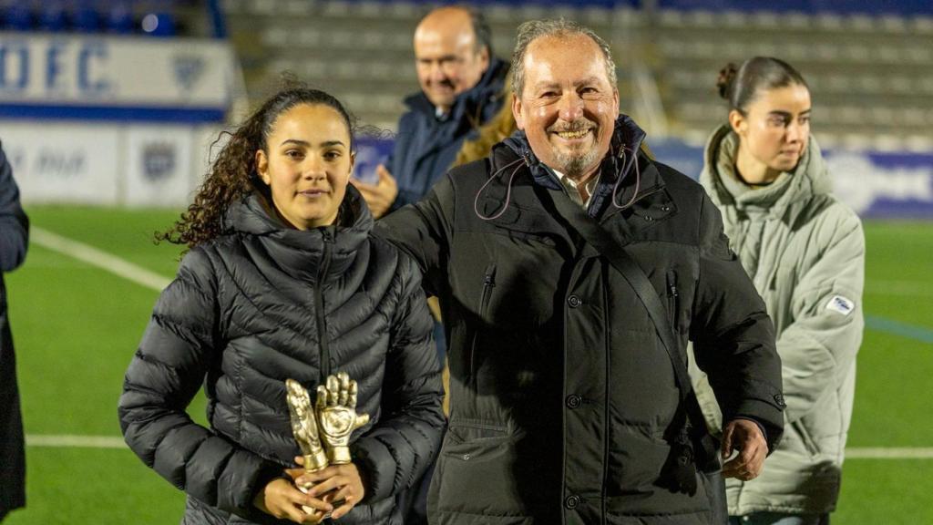 Alfonso Biel, CEO de Sphere España, junto a una jugadora.