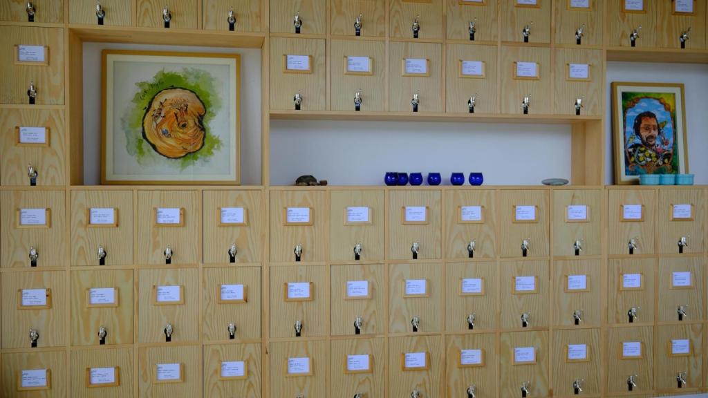Las estanterías de aceite de la biblioteca.