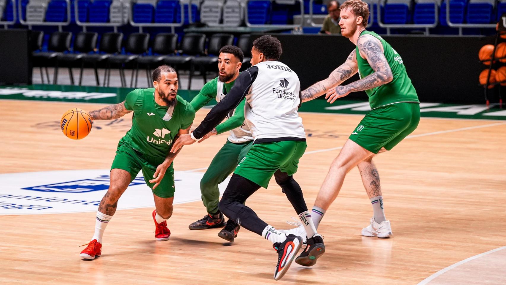Los jugadores del Unicaja preparan los cuartos de final de la BCL contra el Alba Berlín.