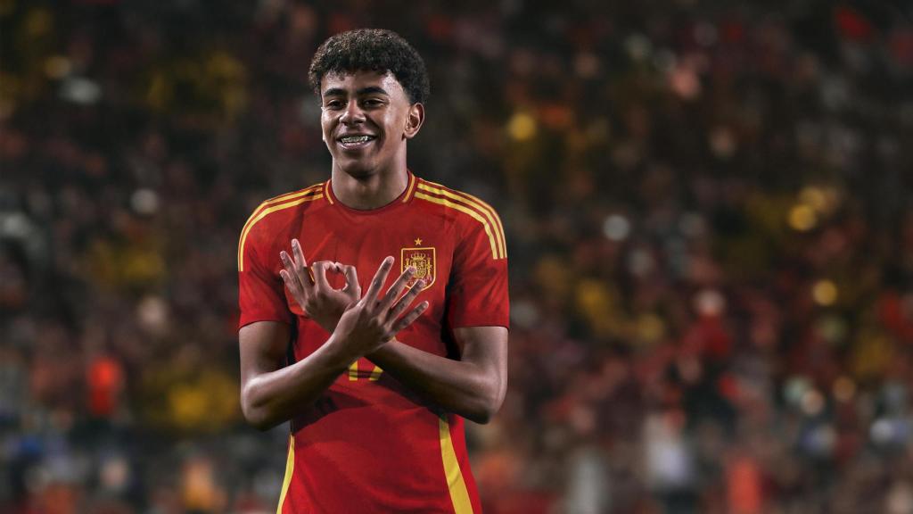 Lamine Yamal celebrando un gol con la Selección.