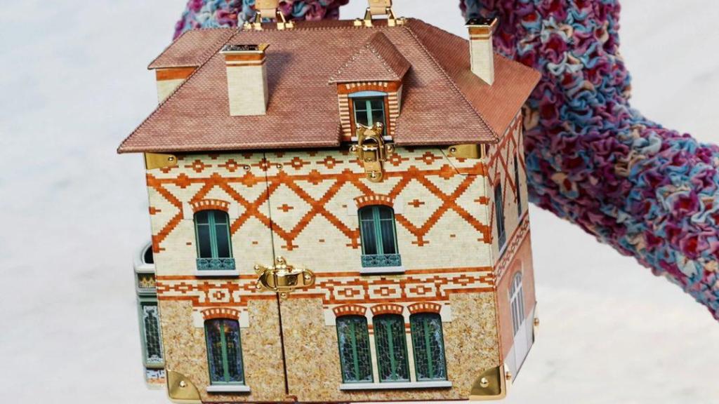 Louis Vuitton presentó su nueva joya de colección histórica tallada en piel: así es el baúl 'Maison Vivienne'