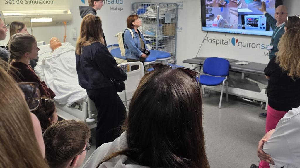 Visita a una de las salas del hospital.