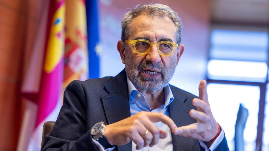 El Consejero de Sanidad de CLM durante una entrevista con EL ESPAÑOL-Invertia.