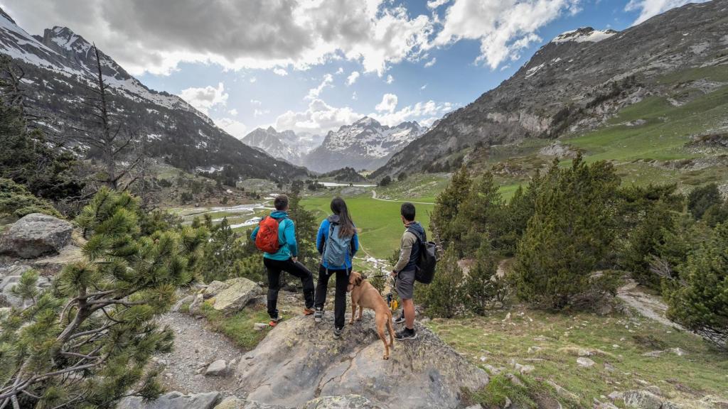 Senderismo en rutas de montaña.