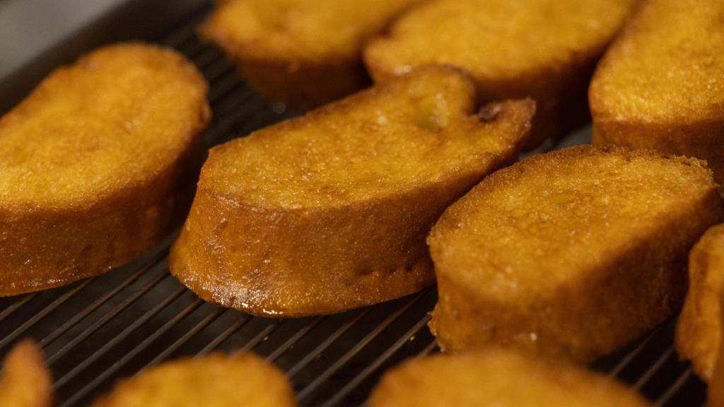 Bandeja de torrijas. Europa Press / Eduardo Parra