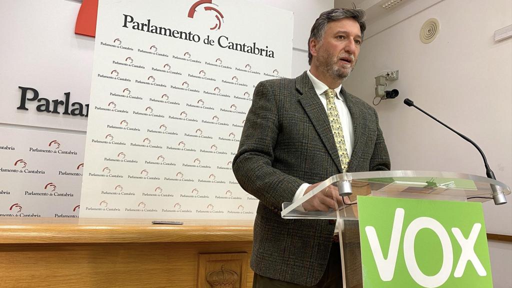 El portavoz de Vox en el Parlamento de Cantabria, Cristóbal Palacio.