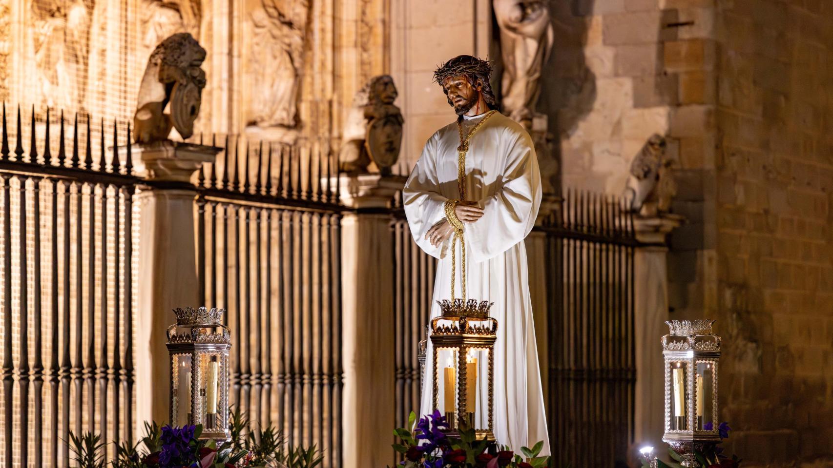 Las mejores imágenes del Lunes Santo para revivir el paso del Cautivo por las calles toledanas