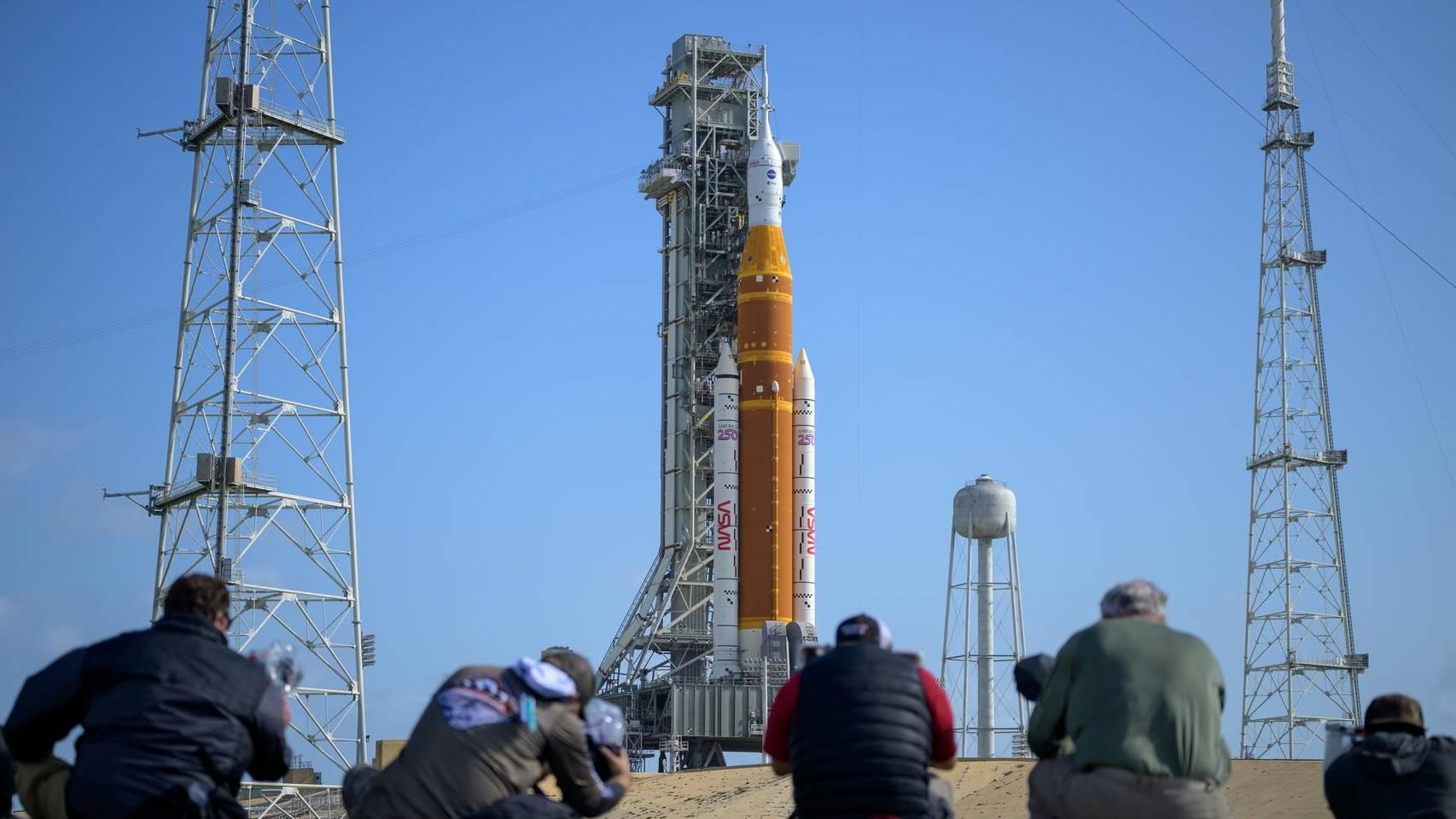Artemis II en la plataforma de lanzamiento.