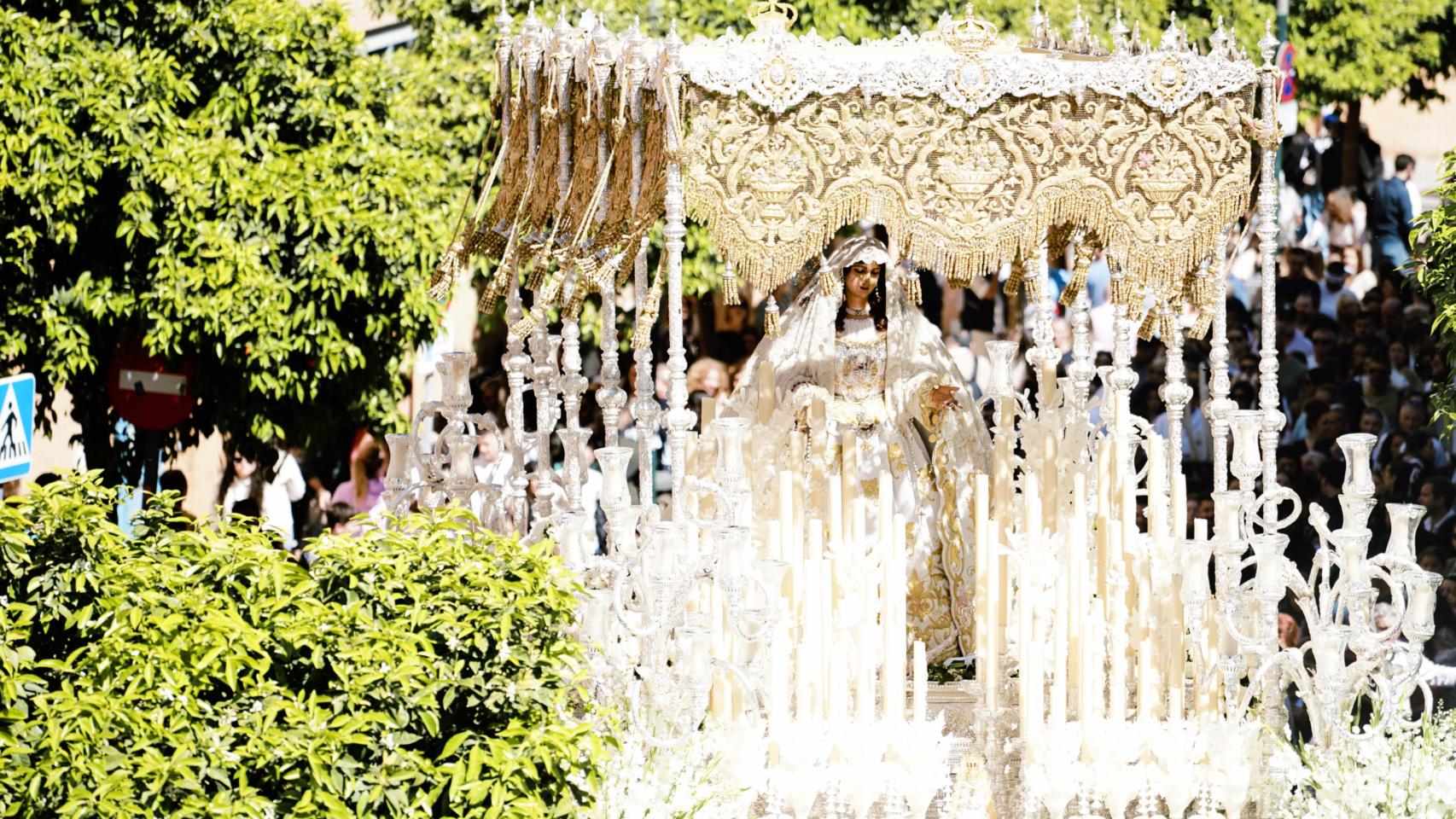 La fotogalería del Martes Santo | Las cofradías llenan Málaga de incienso, promesas y emoción