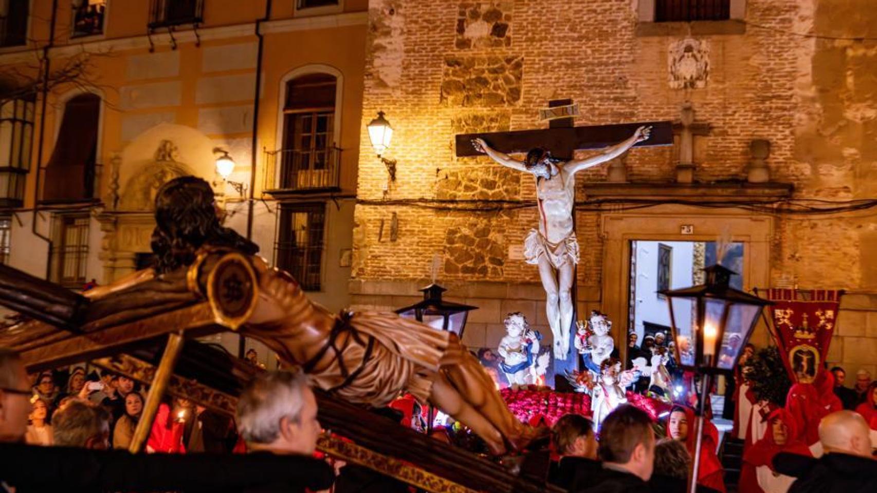 Martes Santo en Toledo: las mejores fotos de las procesiones del Cristo del Amor y del Cristo de los Ángeles