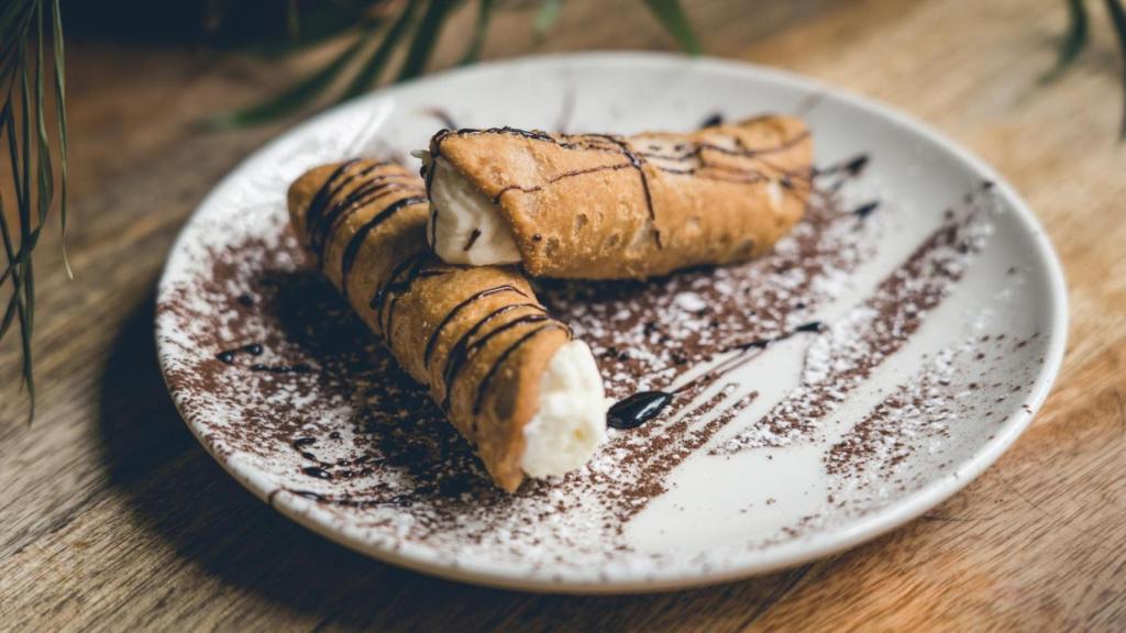 Cañas rellenas de nata