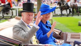 El rey Carlos III recula e invita a Eugenia y Beatriz de York a Ascot: No se las quiere juzgar por los pecados de sus padres