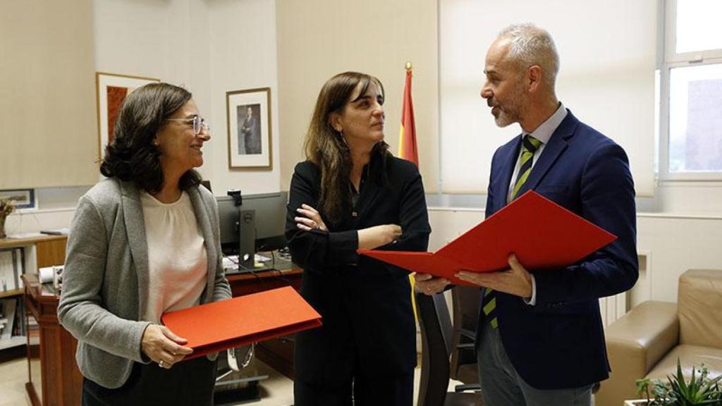 Un momento de la reunión entre cargos de Cantabria y Cataluña.