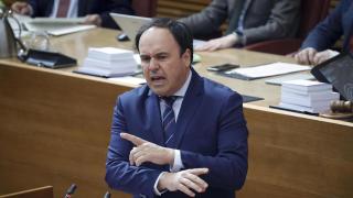 Pérez Llorca responde a las preguntas de la oposición en una tensa sesión de control. José Cuéllar / Corts