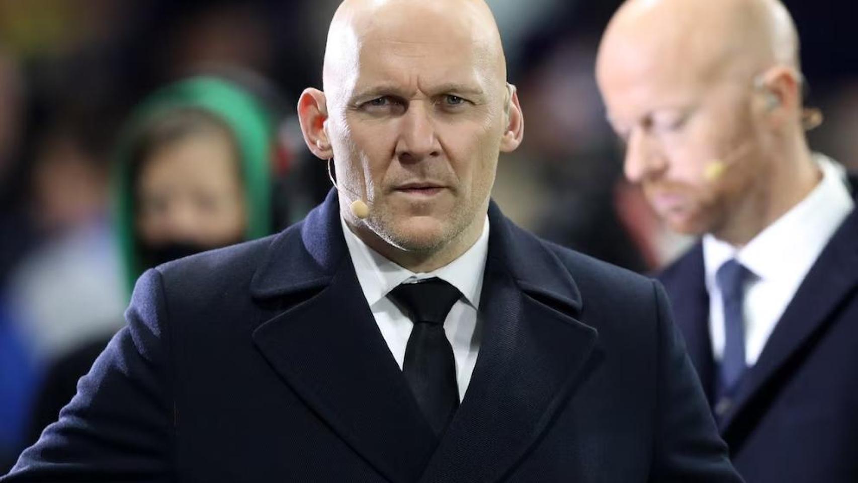 Gravesen en traje.