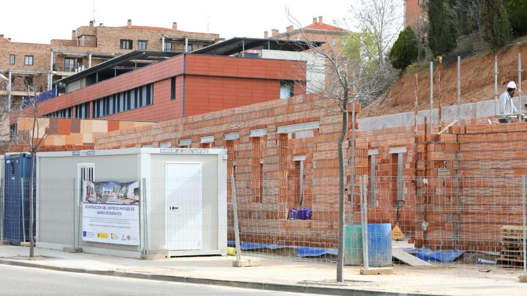 La nueva dotación está ubicada junto al centro de salud del barrio en la avenida de Irlanda.