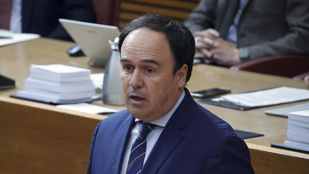 Juanfran Pérez Llorca en la sesión de control de este miércoles. José Cuéllar / Corts