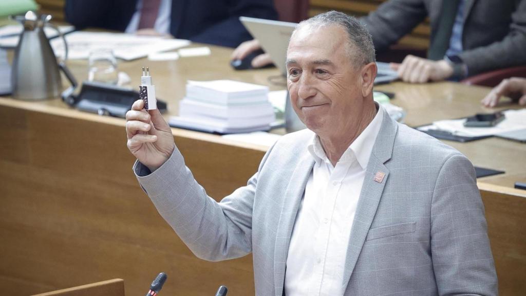 Joan Baldoví en la sesión de control a Llorca este miércoles. José Cuéllar / Corts