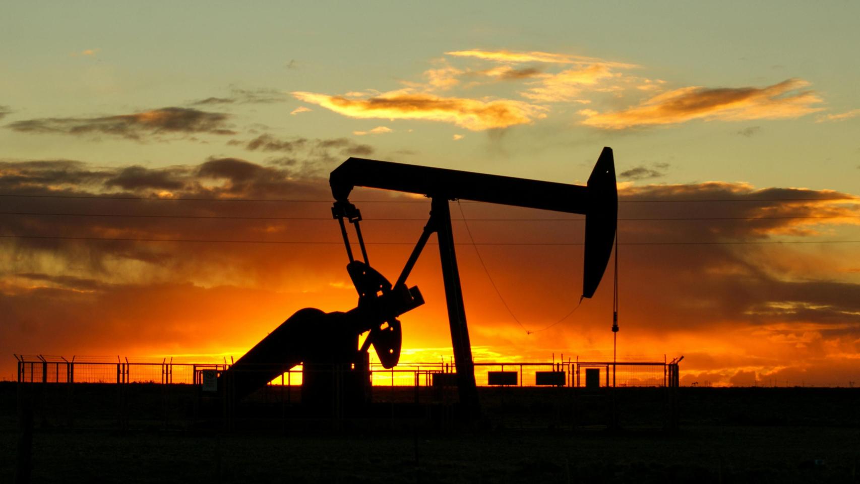 Un yacimiento de petróleo.
