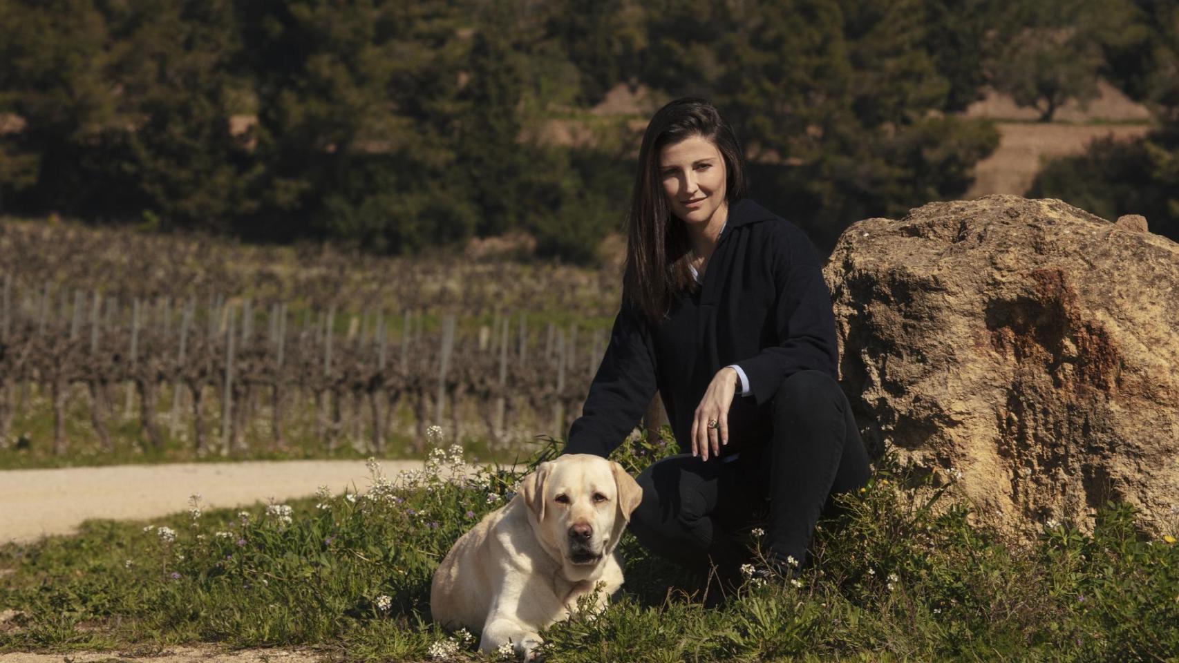 Meritxell Juvé y su perro Bacchus