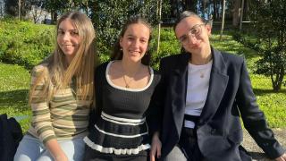Tres alumnas de Ferrol triunfan en Europa con su marca ‘Nomadé’