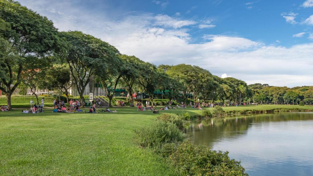 Ocio en el Parque Barigui, Curitiba, Estado de Paraná, Brasil.