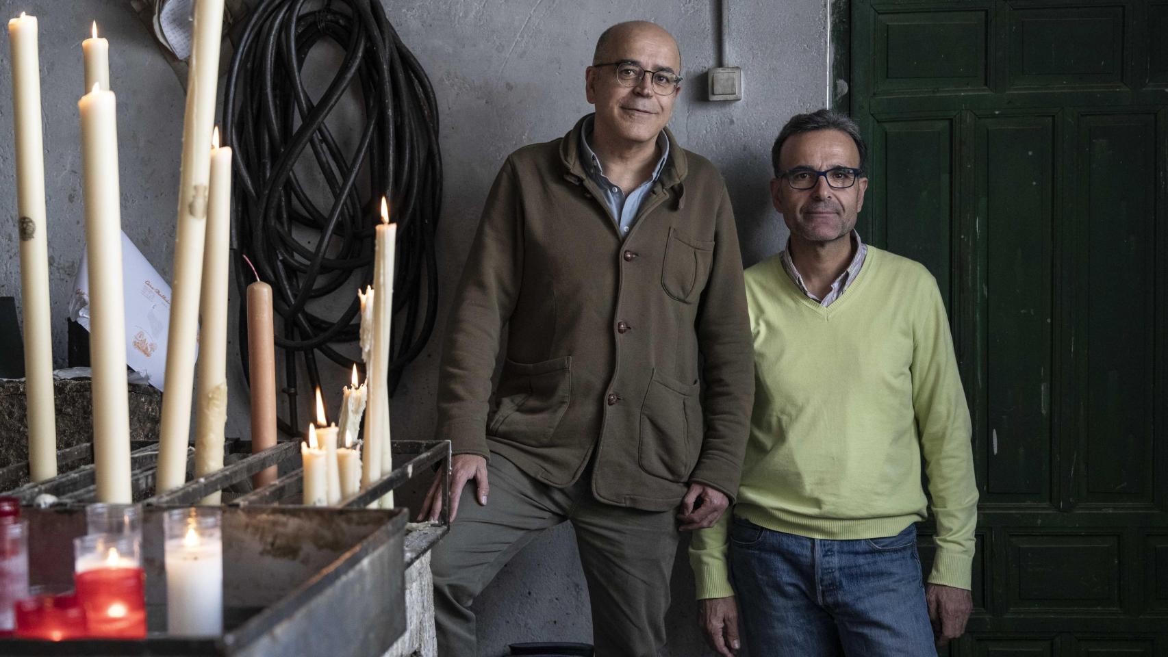Los Bellido son de los principales productores de velas y cirios para la Semana Santa de España; fabrican alrededor de 100.000 kilos anuales.