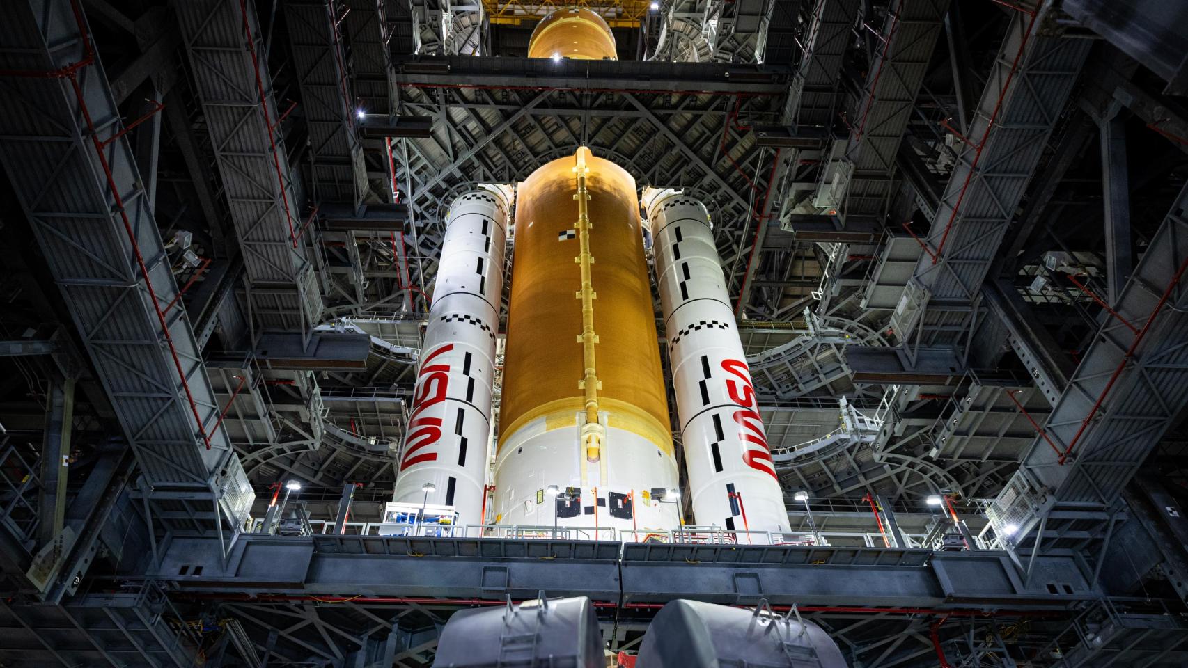 La misión Artemis II en el Centro Espacial Kennedy de la NASA en Florida.