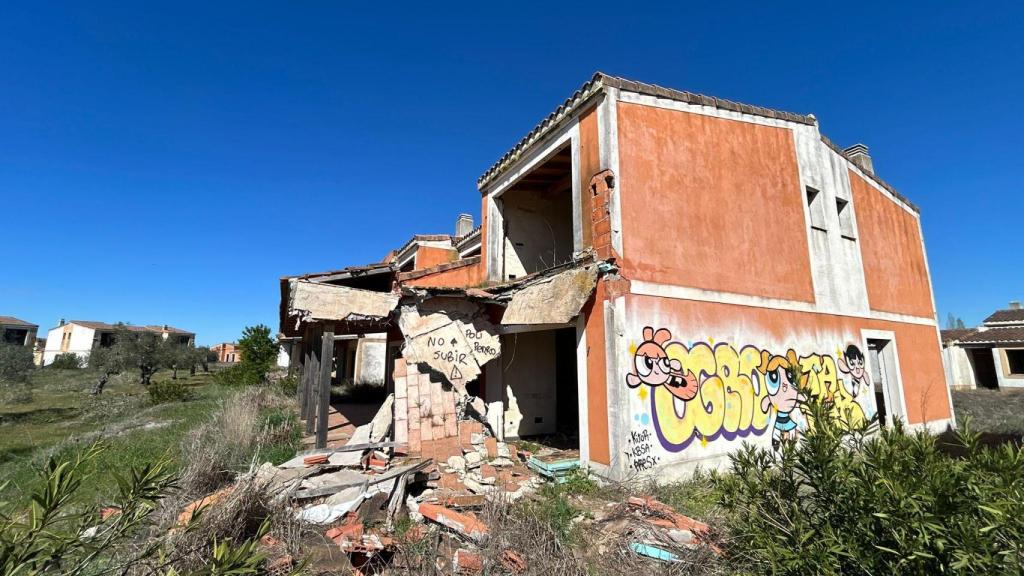 Algunos de los edificios abandonados.