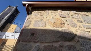 Vigo Secreto: El monumento funerario medieval que forma parte del muro de una vivienda